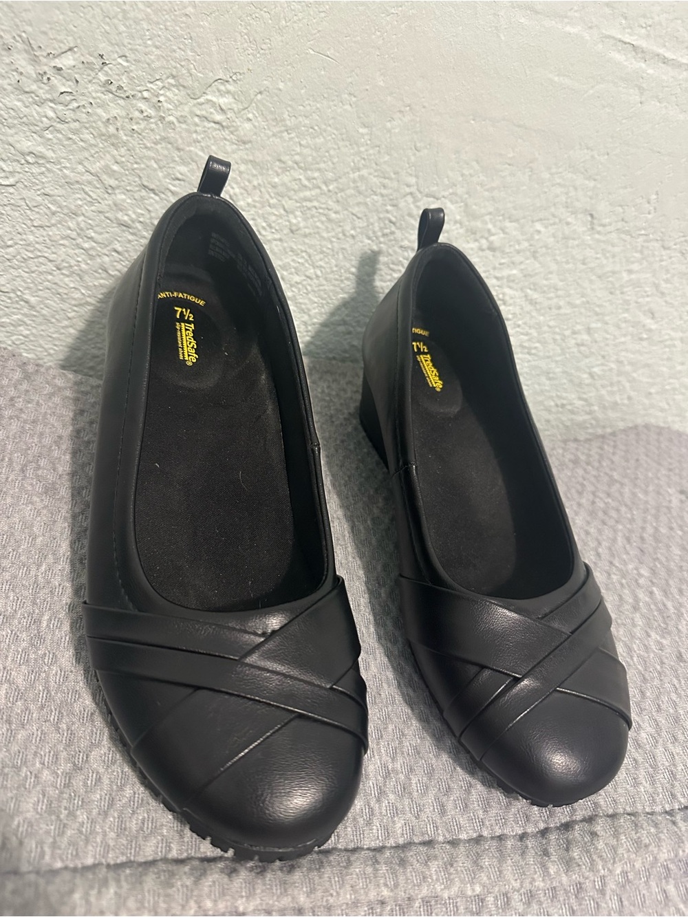 Tredsafe Women's Black Slip-On Crossband Flats - Size 7 1/2 - Picture 3 of 8